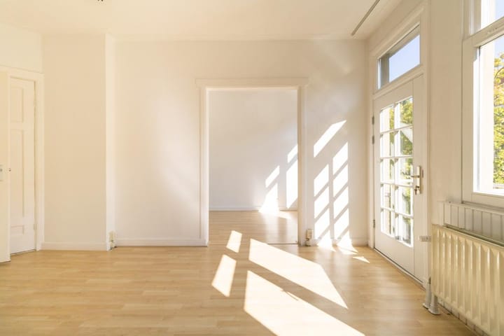 Photo 4 of Sassenheimstraat 19-2