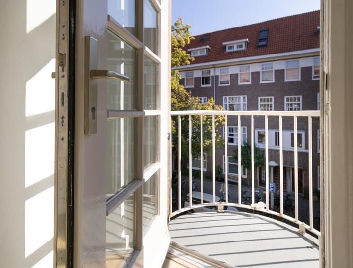 Photo 6 of Sassenheimstraat 19-2