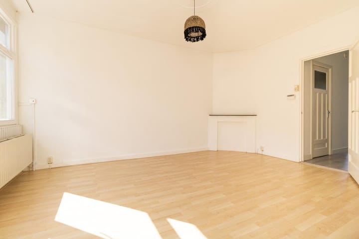 Photo 7 of Sassenheimstraat 19-2