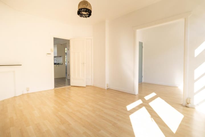 Photo 8 of Sassenheimstraat 19-2