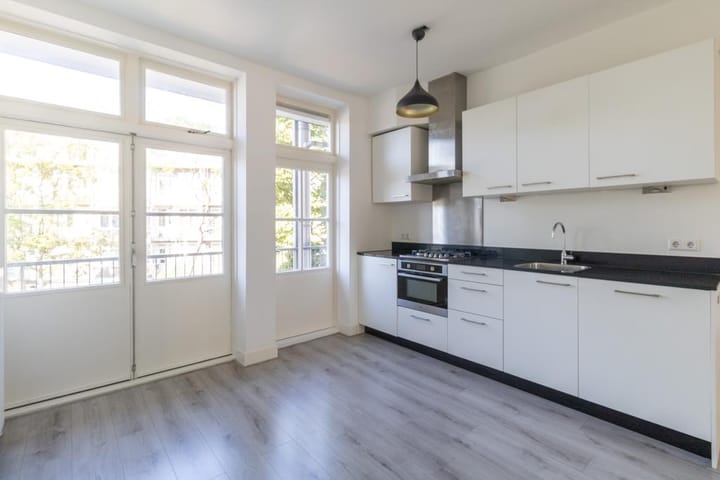 Photo 10 of Sassenheimstraat 19-2