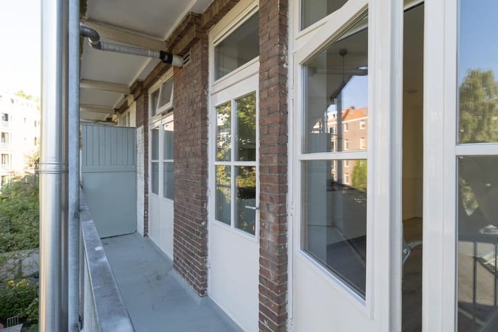 Photo 12 of Sassenheimstraat 19-2