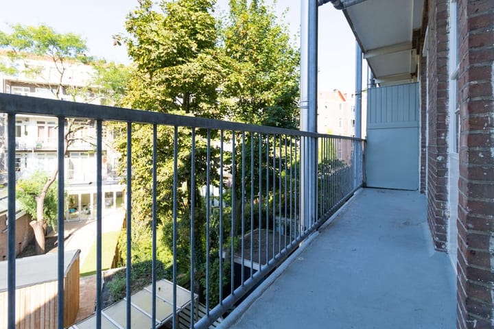 Photo 13 of Sassenheimstraat 19-2