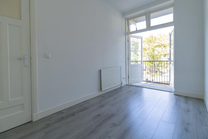 Photo 18 of Sassenheimstraat 19-2