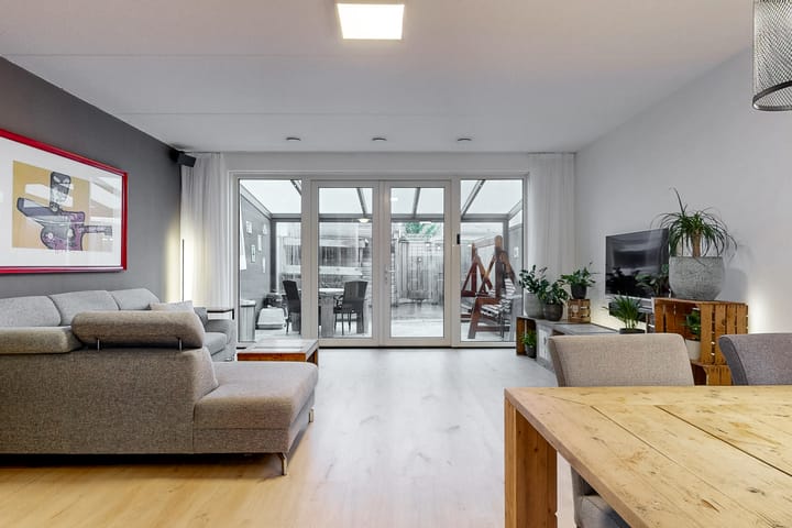 Foto 2 van Weegbree 16