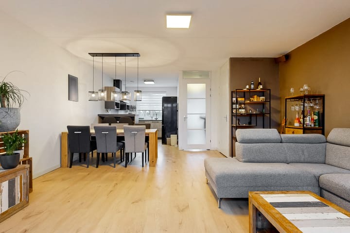 Foto 8 van Weegbree 16