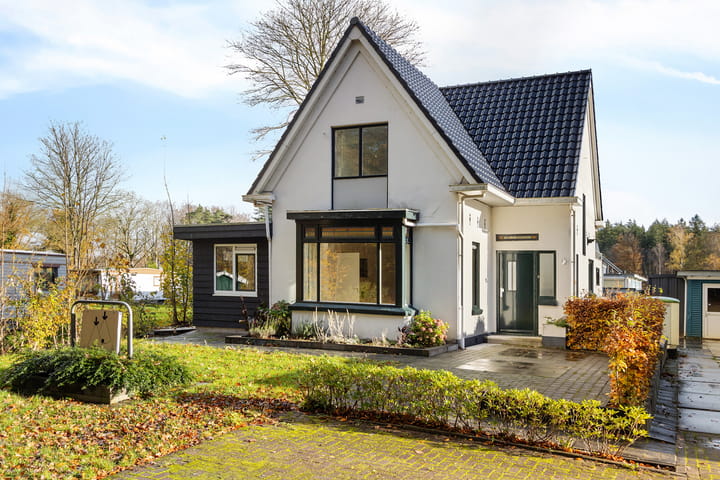 Photo 2 of Sminkewei 7