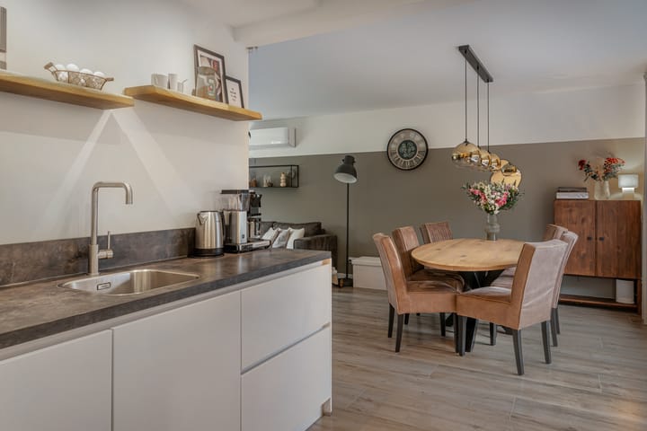 Photo 2 of Engwerd 40