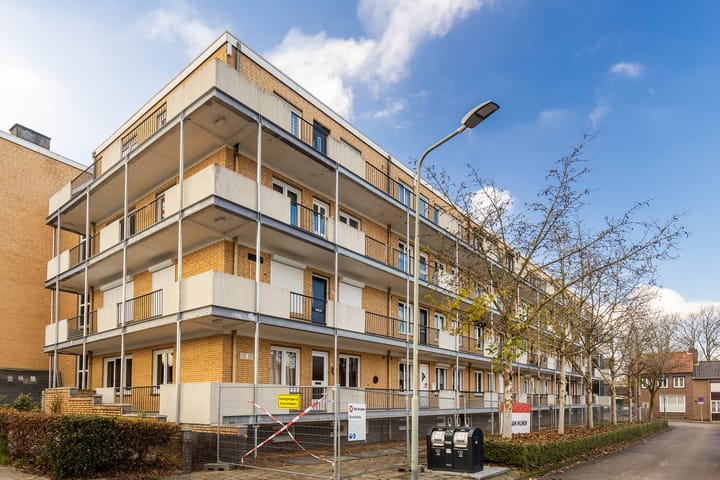 Photo 9 of Irenestraat 50