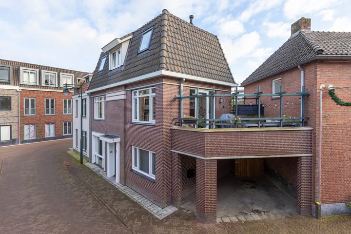 Photo 35 of Lievelderstraat 1