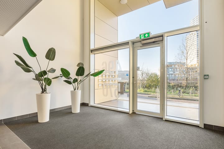 Photo 8 of Mary van der Sluisstraat 550