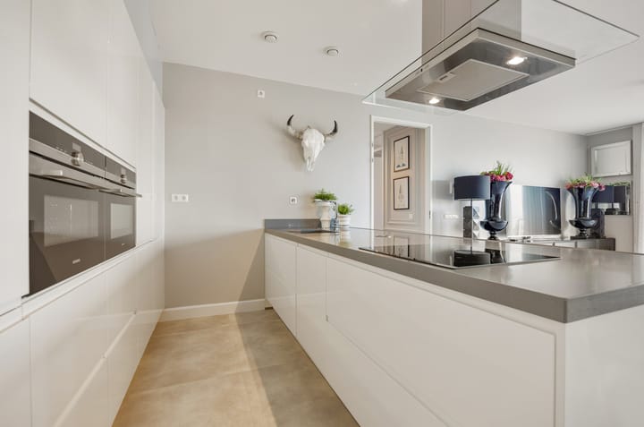 Photo 14 of Mary van der Sluisstraat 550