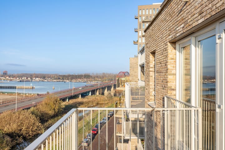 Photo 21 of Mary van der Sluisstraat 550