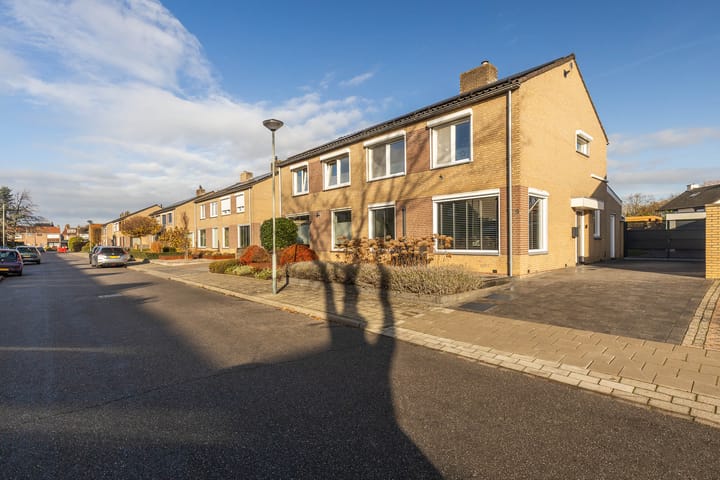 Foto 7 van Brederodestraat 19