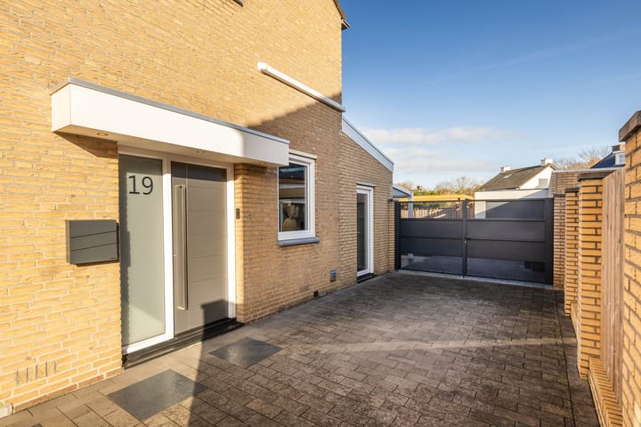 Foto 8 van Brederodestraat 19