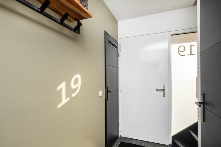 Foto 9 van Brederodestraat 19