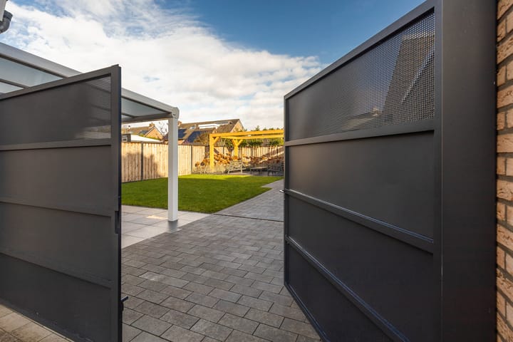 Foto 37 van Brederodestraat 19