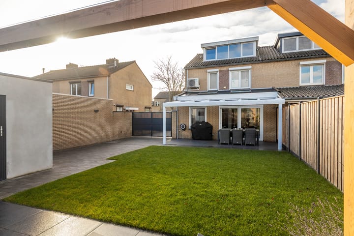 Foto 41 van Brederodestraat 19