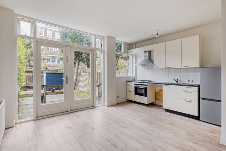 Photo 5 of Luzacstraat 11-B