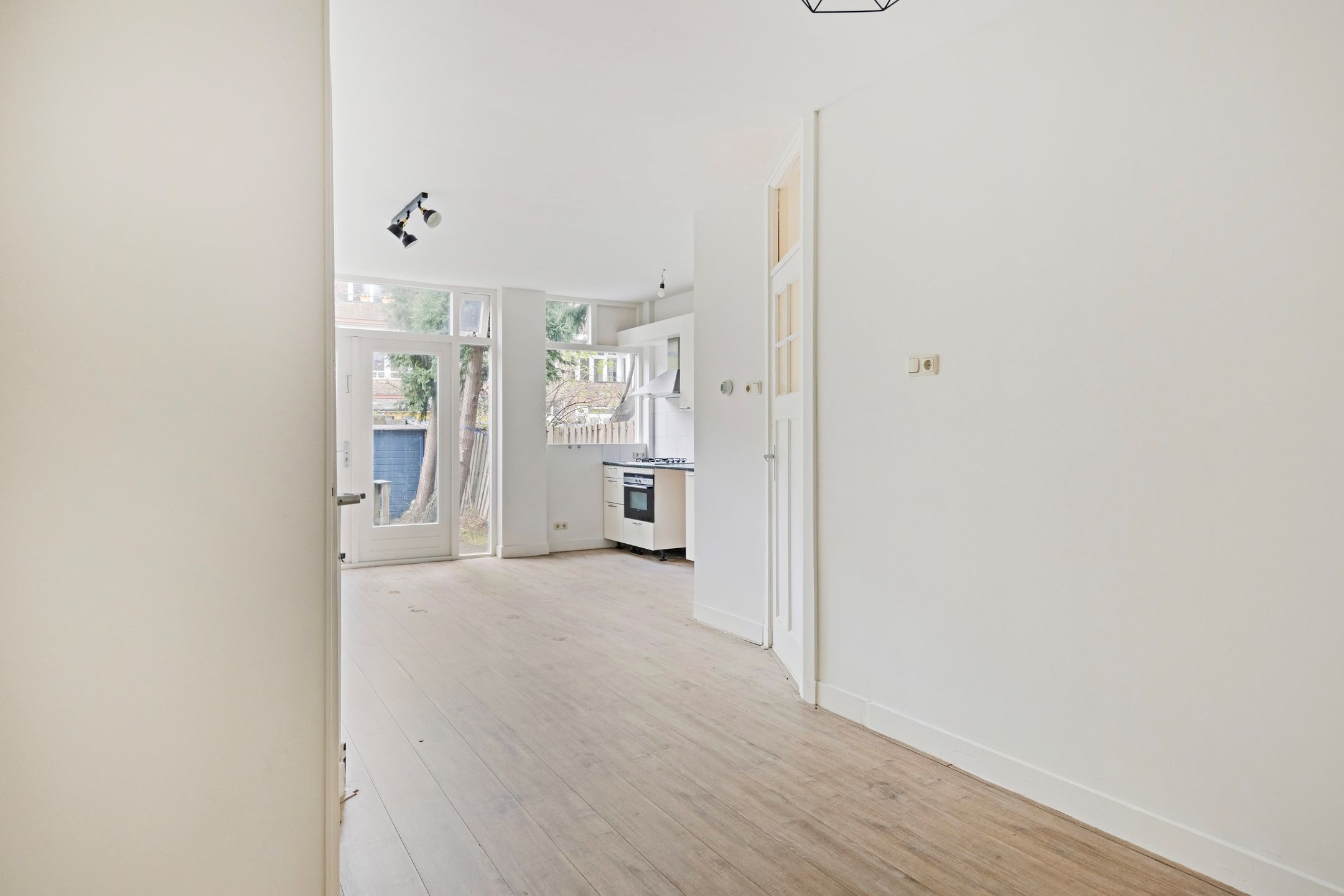 Foto 12 van Luzacstraat 11-B