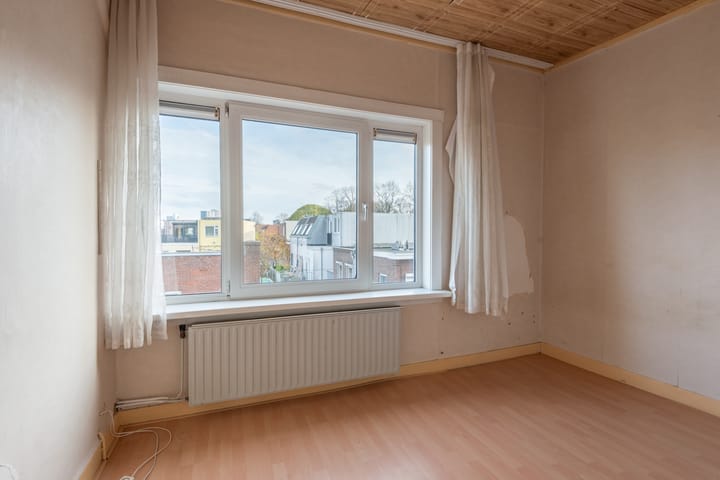 Photo 40 of Paramaribostraat 115