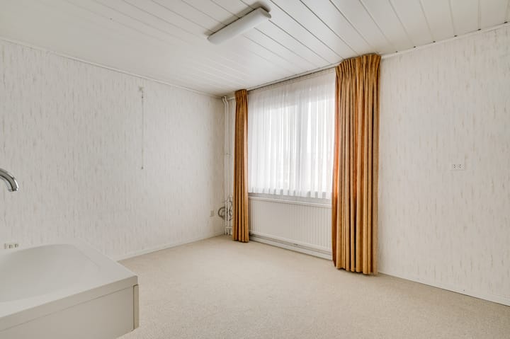 Photo 28 of Emmastraat 17