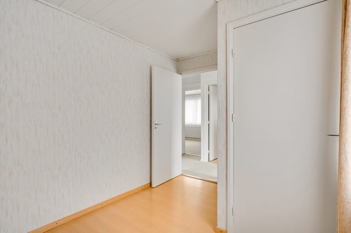 Photo 36 of Emmastraat 17