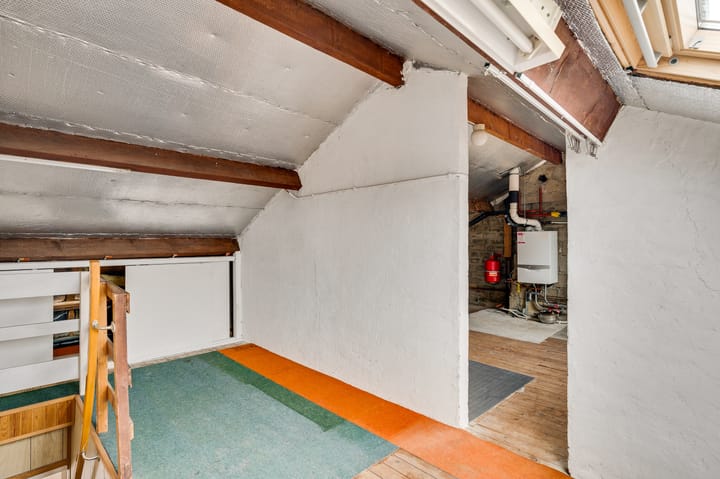 Photo 39 of Emmastraat 17