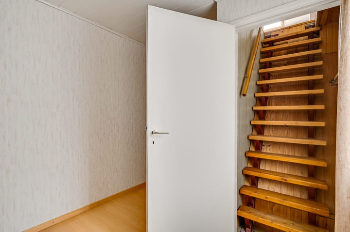 Photo 38 of Emmastraat 17