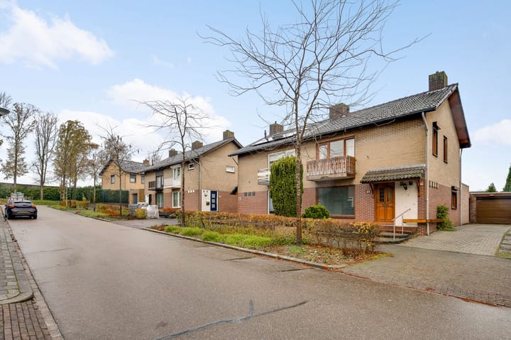 Photo 41 of Emmastraat 17