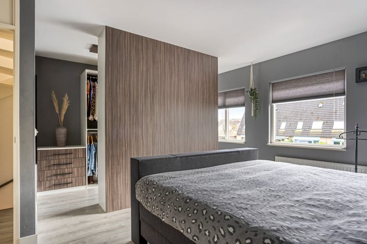 Foto 17 van Paardebloemweg 2