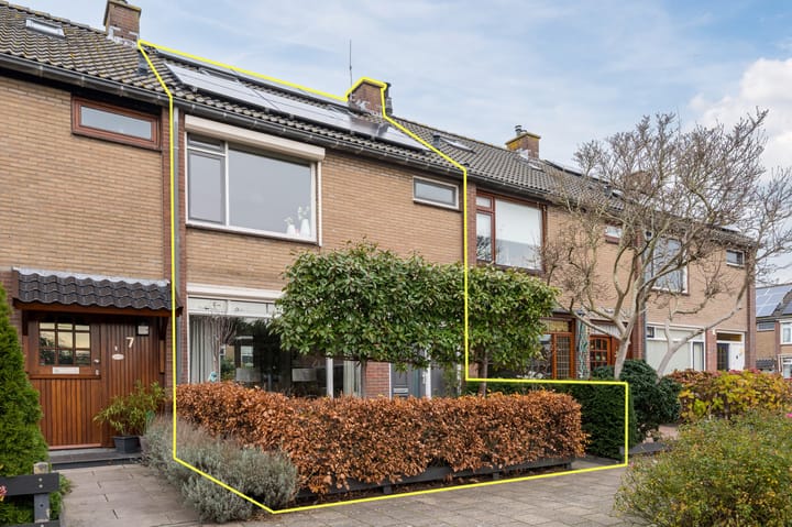 Photo 43 of Irisstraat 5