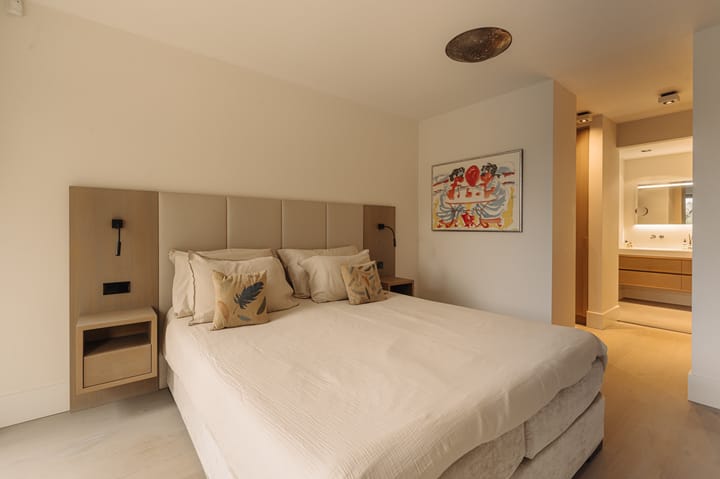 Photo 24 of De Klencke 87-A