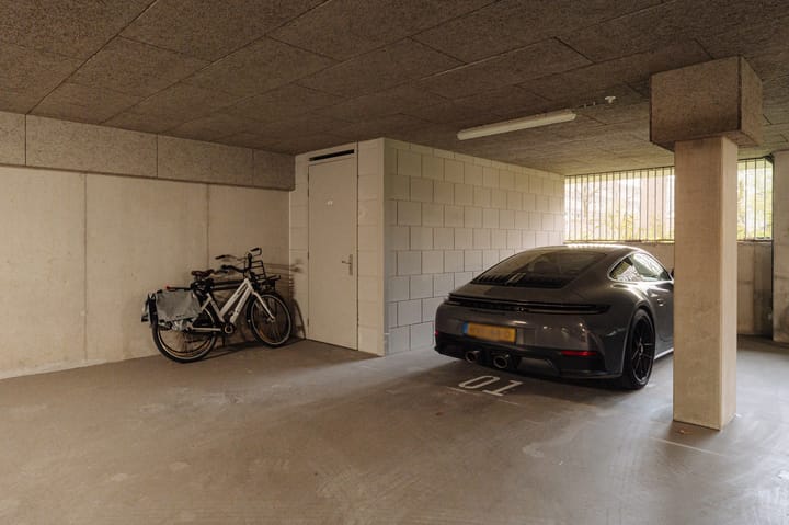 Photo 49 of De Klencke 87-A