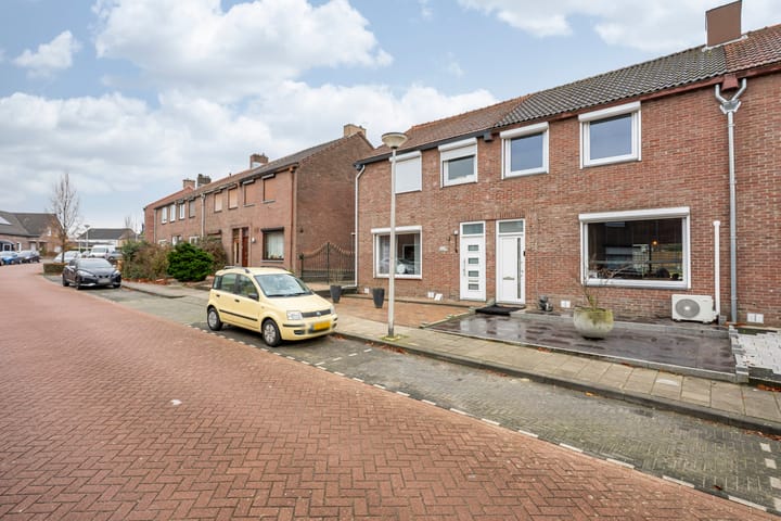 Foto 26 van Burg.Franssenstraat 27