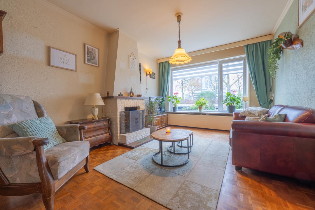 Photo 2 of Burgemeester van Welderenstraat 9