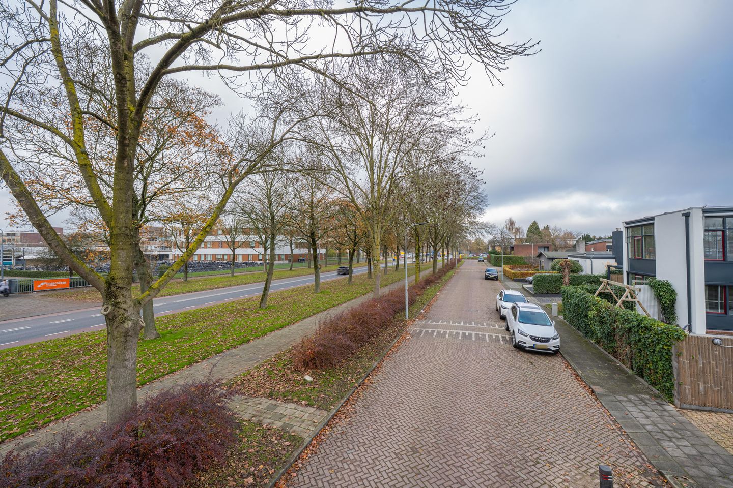 Photo 4 of Burgemeester van Welderenstraat 9