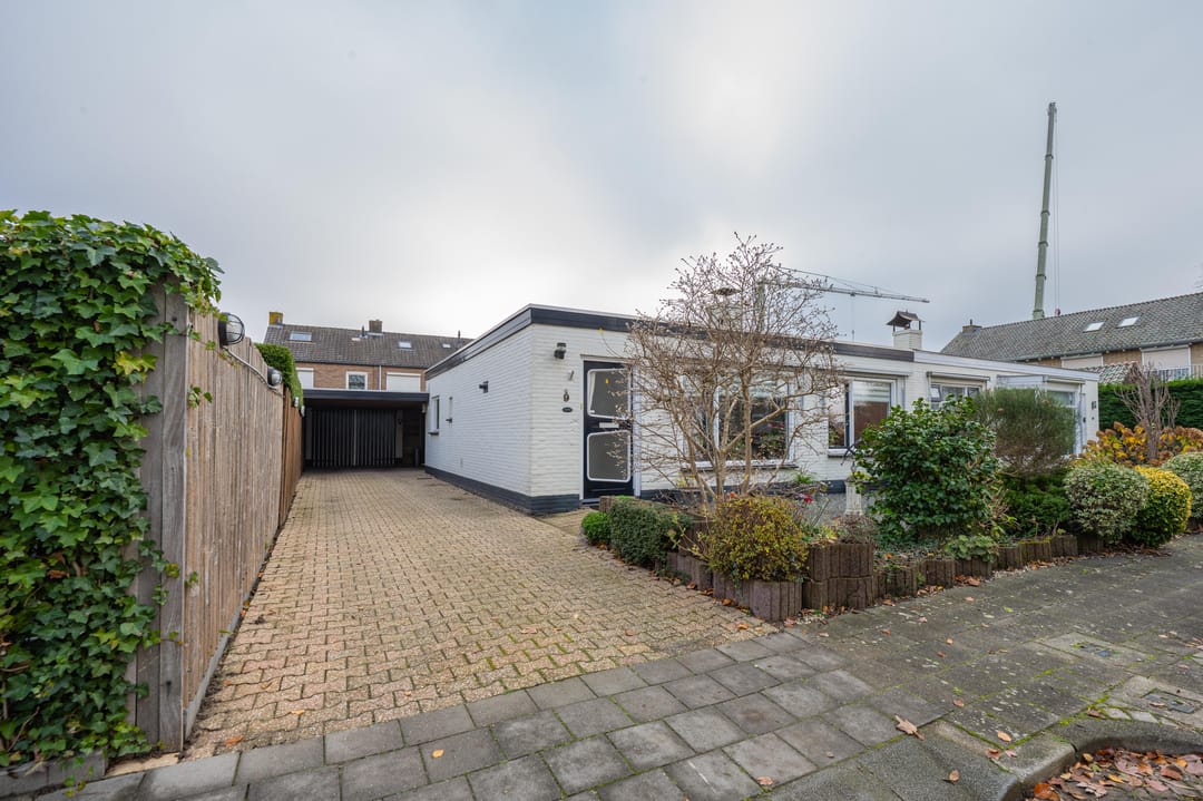 Photo 11 of Burgemeester van Welderenstraat 9