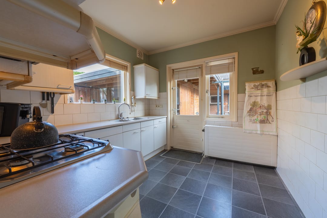 Photo 23 of Burgemeester van Welderenstraat 9