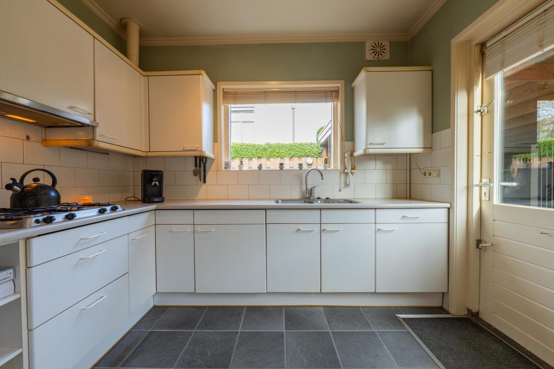 Photo 26 of Burgemeester van Welderenstraat 9