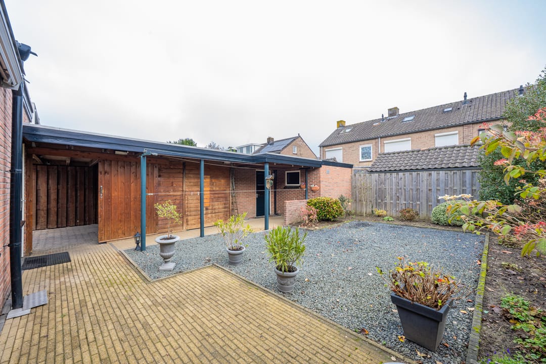 Photo 43 of Burgemeester van Welderenstraat 9