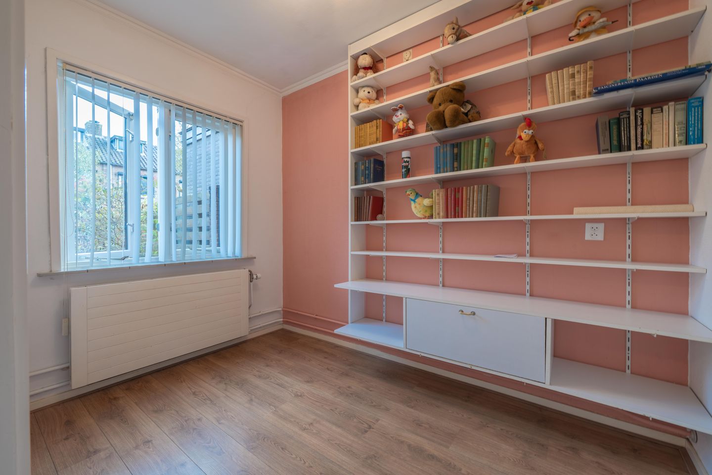 Photo 35 of Burgemeester van Welderenstraat 9