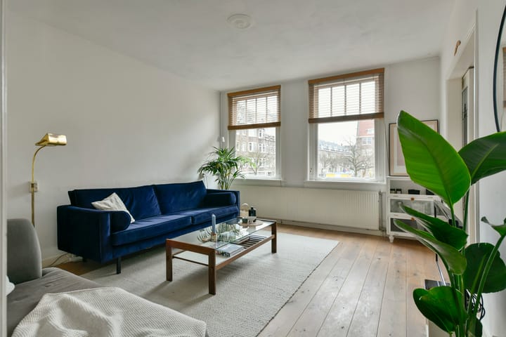 Photo 4 of Leiduinstraat 4-1