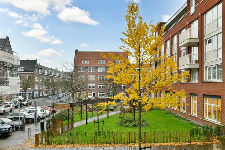 Photo 5 of Leiduinstraat 4-1