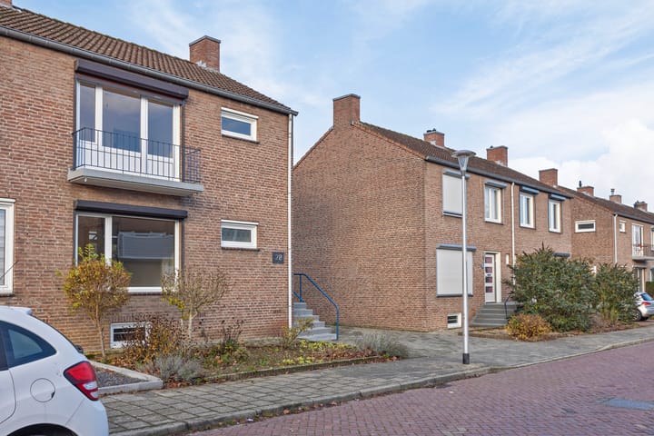 Photo 7 of Burg. Willemsstraat 28