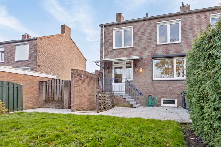 Photo 3 of Burg. Willemsstraat 28