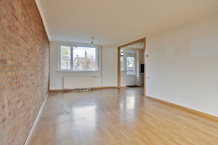 Photo 14 of Burg. Willemsstraat 28