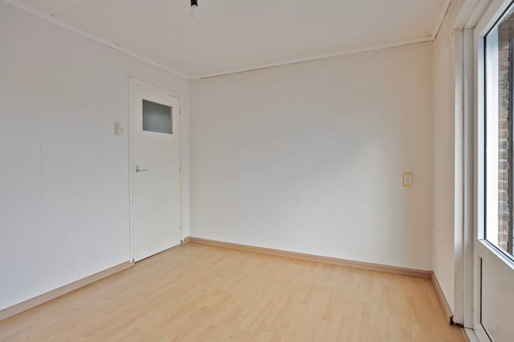 Photo 18 of Burg. Willemsstraat 28