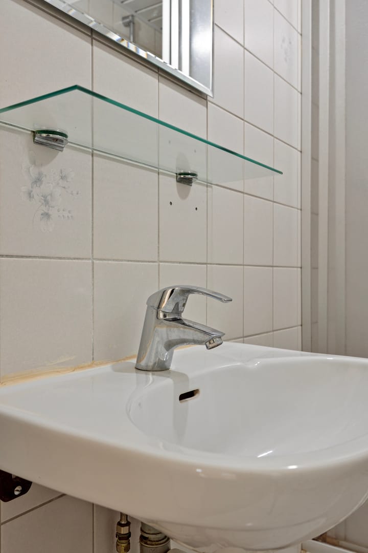 Photo 20 of Burg. Willemsstraat 28