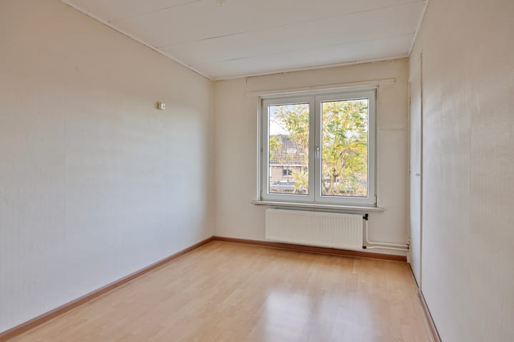 Photo 21 of Burg. Willemsstraat 28